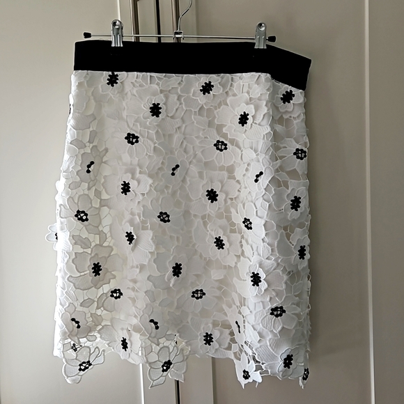 Beautiful Milly white/black lace skirt - Picture 1 of 9
